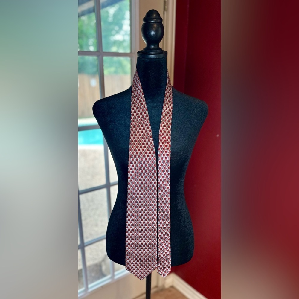 Vintage Roundtree & Yorke Tie Silk Red Gold Navy Geometric Hourglass Pattern USA